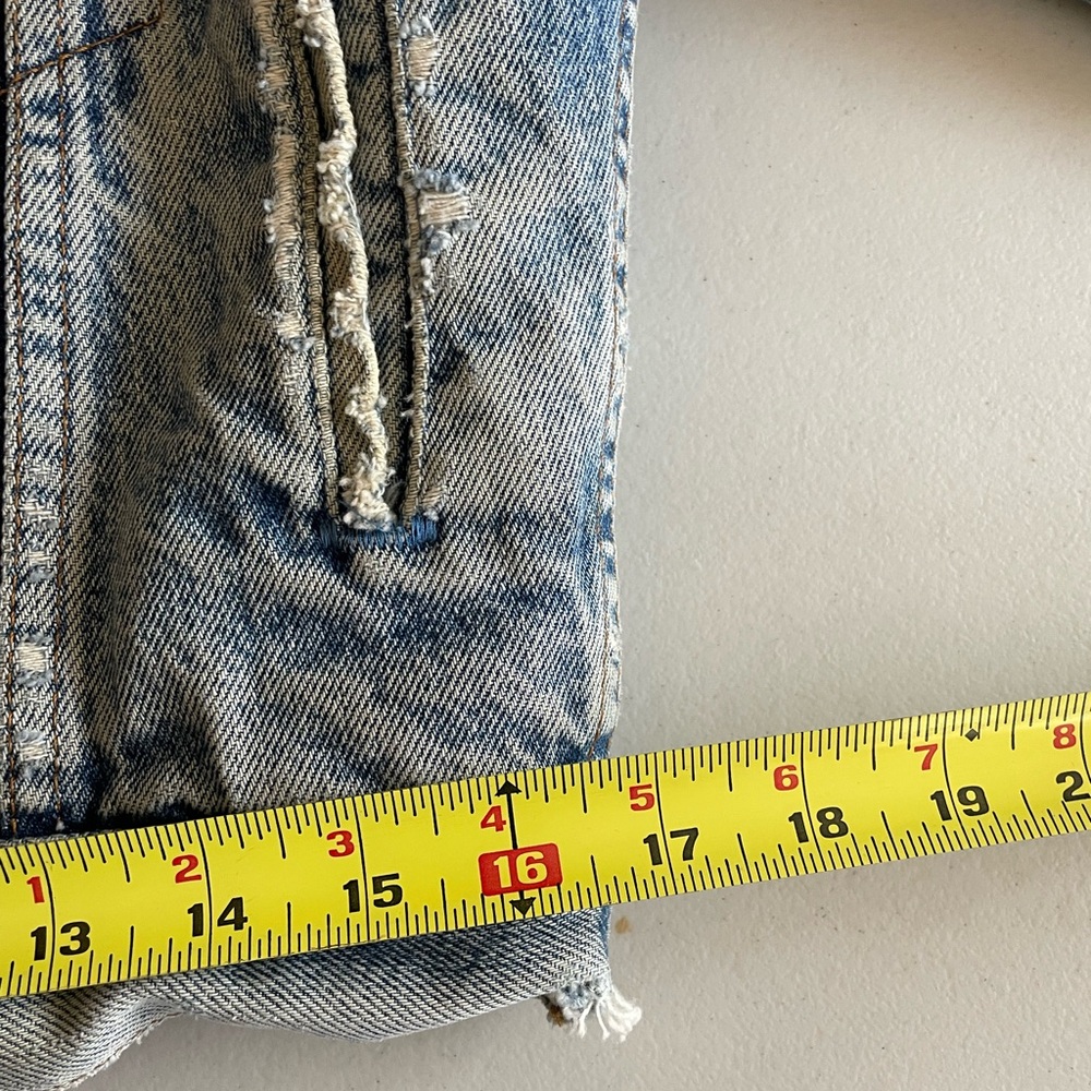 Vintage Levi's Blue Denim Sherpa-Lined Distressed Trucker Jean Jacket - Picture 13 of 15